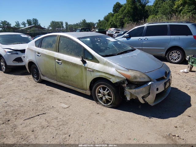 Salvage Toyota Prius Image
