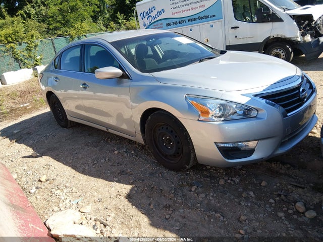 Salvage Nissan Altima Image