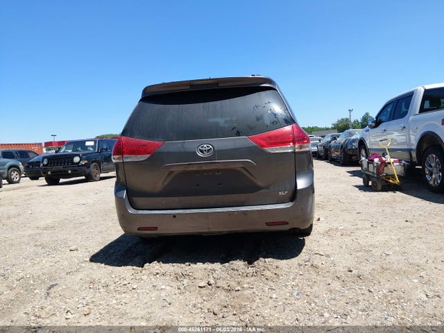Toyota Sienna Xle V6