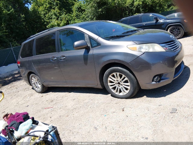 Toyota Sienna Xle V6