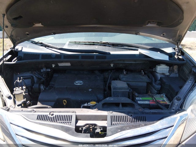 Toyota Sienna Xle V6