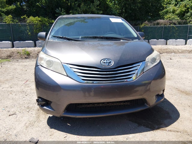 Toyota Sienna Xle V6