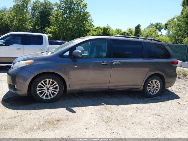 Toyota Sienna Xle V6