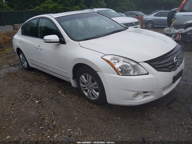 Salvage Nissan Altima Image