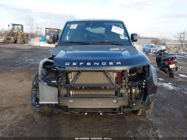 Land Rover Defender 110 P300