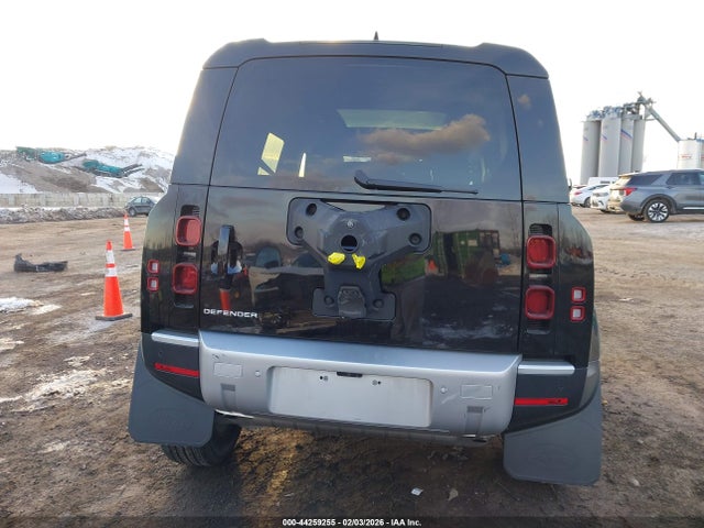 Land Rover Defender 110 P300