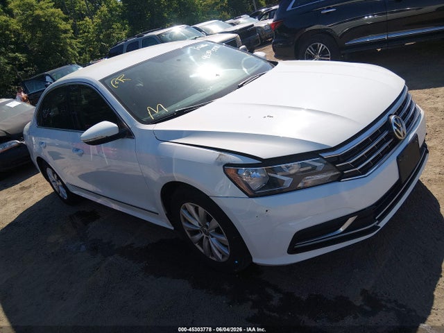 Salvage Volkswagen Passat Image