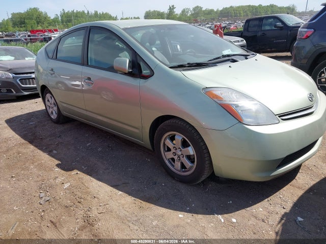 Salvage Toyota Prius Image