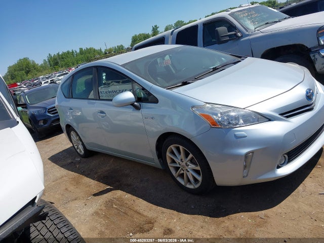 Toyota Prius v Five
