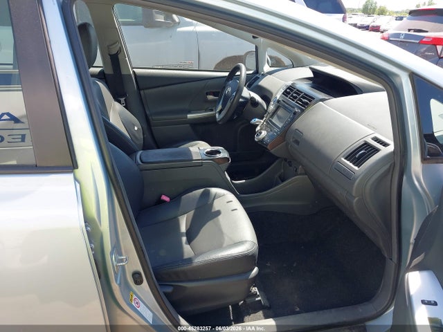 Toyota Prius v Five