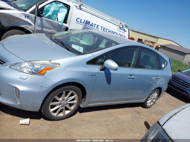 Toyota Prius v Five
