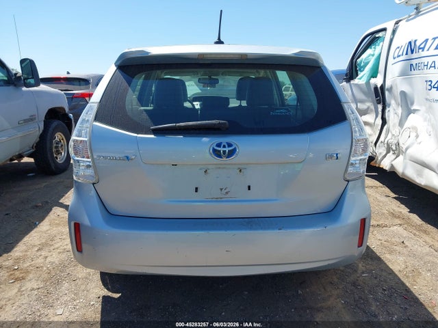 Toyota Prius v Five