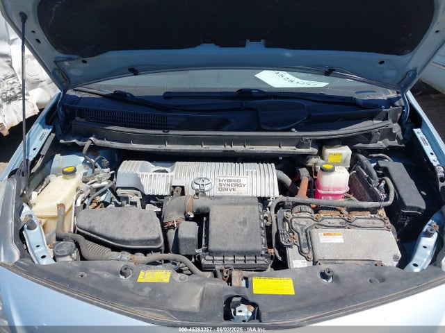 Toyota Prius v Five