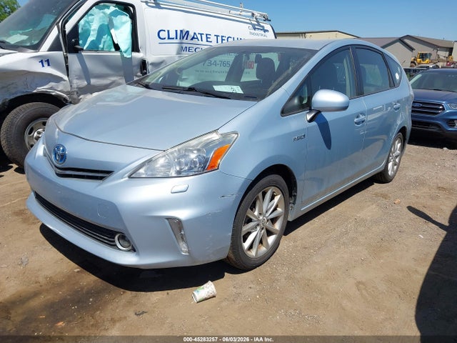 Toyota Prius v Five
