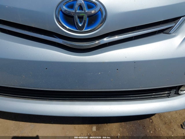 Toyota Prius v Five