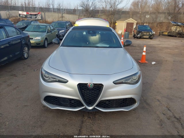 Alfa Romeo Giulia Sport Awd