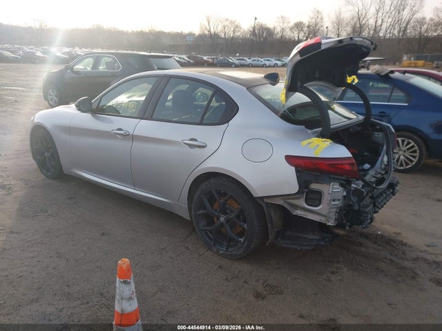Alfa Romeo Giulia Sport Awd