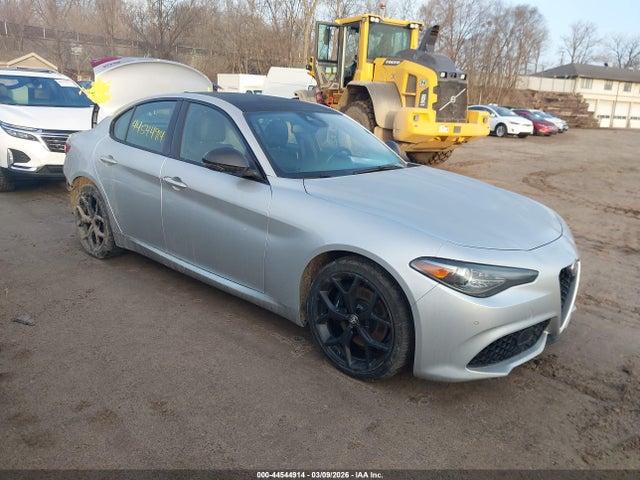 Salvage Alfa Romeo Giulia Image