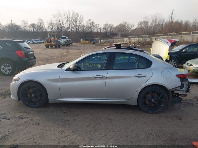 Alfa Romeo Giulia Sport Awd