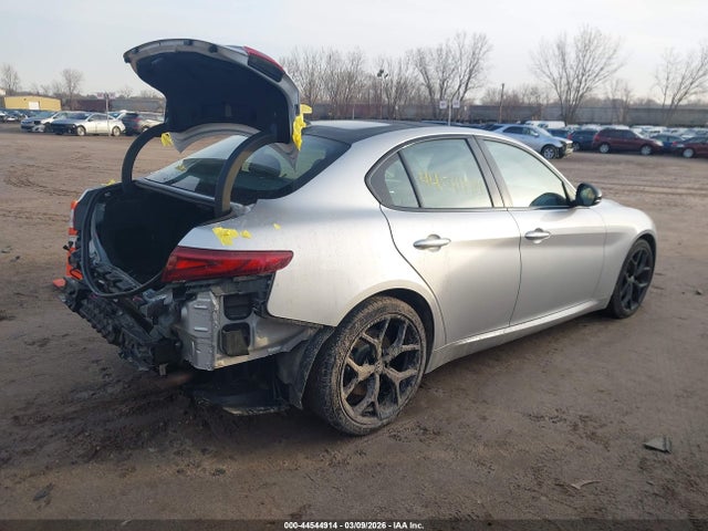 Alfa Romeo Giulia Sport Awd