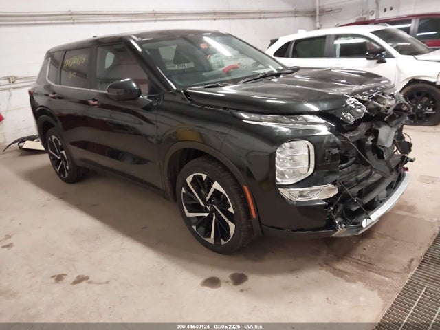 Salvage Mitsubishi Outlander Image