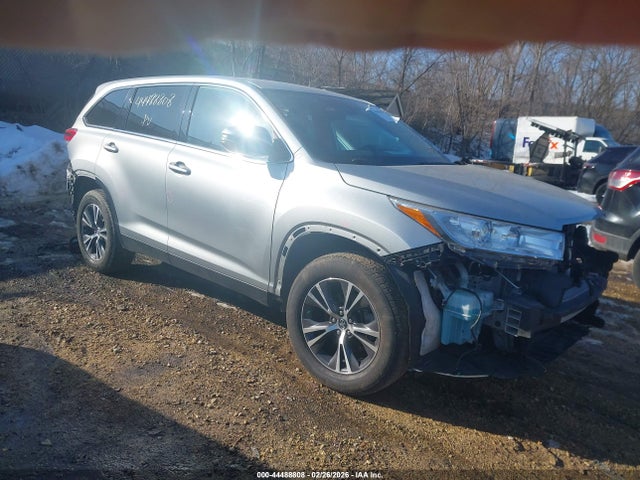 Salvage Toyota Highlander Image