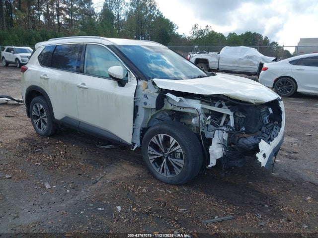 Salvage Nissan Rogue Image
