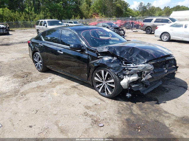 Salvage Nissan Altima Image