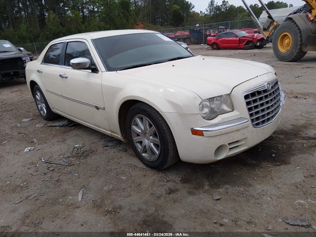 Salvage Chrysler 300c Image