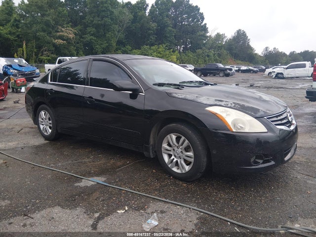Salvage Nissan Altima Image