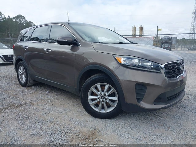 Salvage Kia Sorento Image