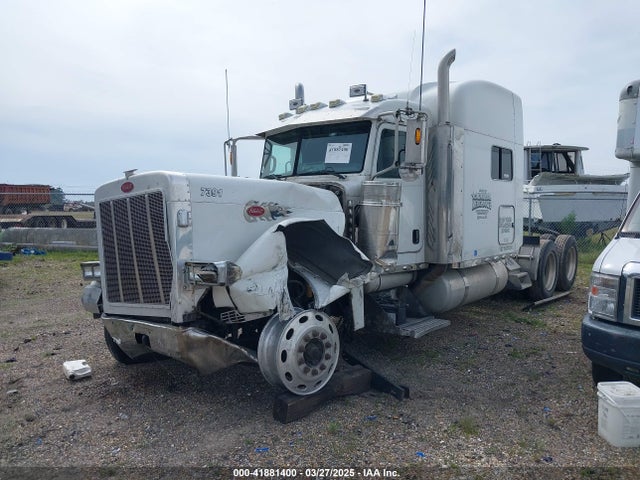 Salvage Peterbilt 379 Image
