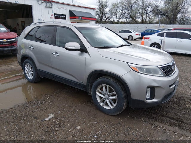 Salvage Kia Sorento Image