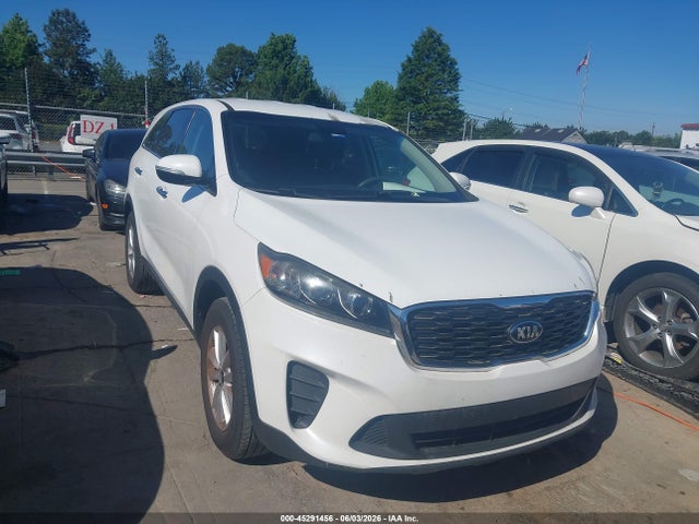 Salvage Kia Sorento Image