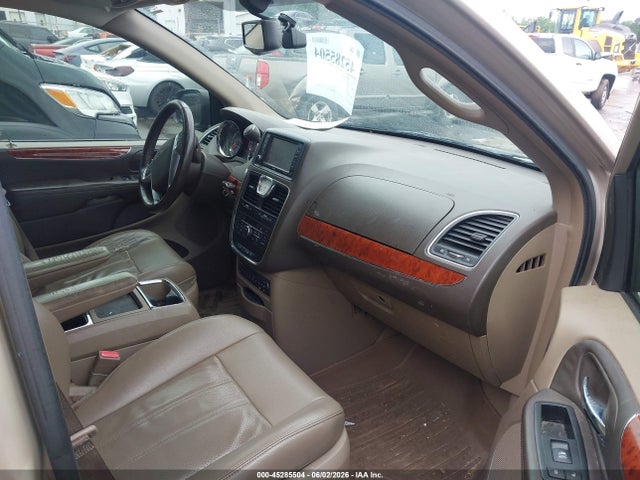 Chrysler Town & Country Touring-l