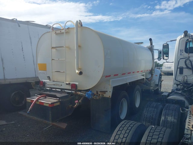 Peterbilt 348