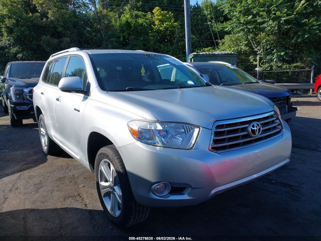 Salvage Toyota Highlander Image