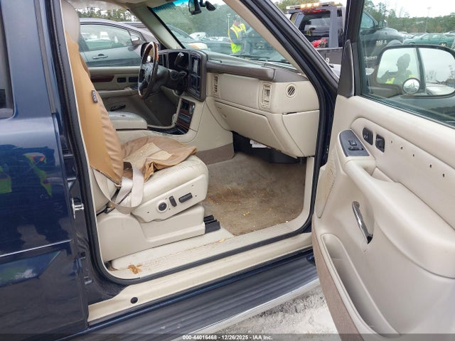 Cadillac Escalade Standard