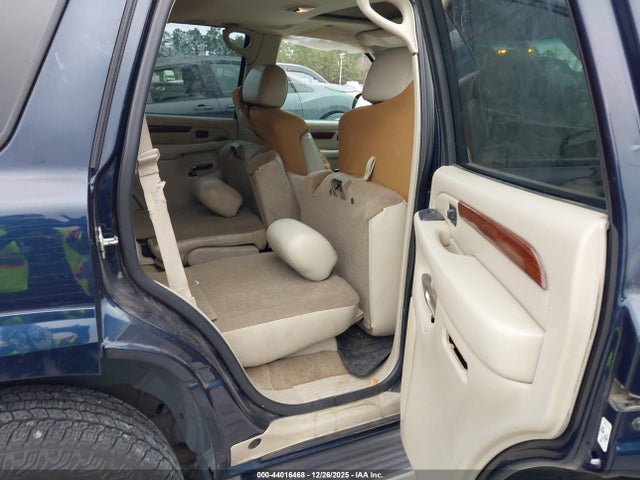 Cadillac Escalade Standard