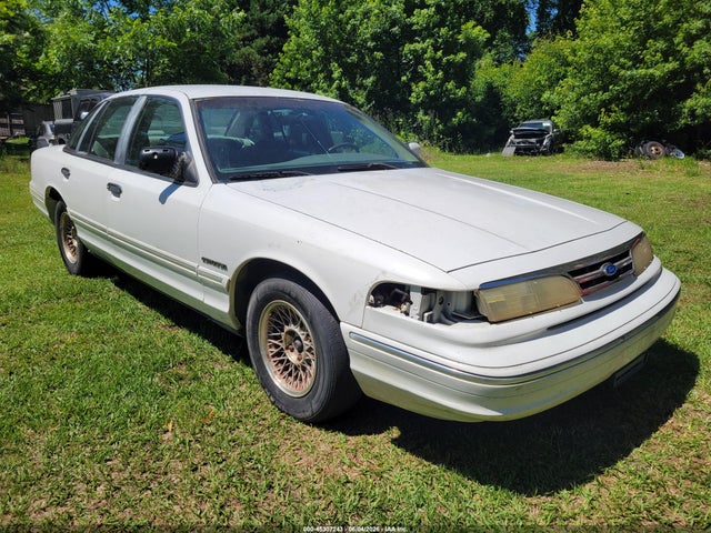 Salvage Ford Crown Victoria Image