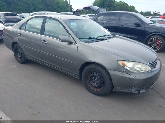 Salvage Toyota Camry Image