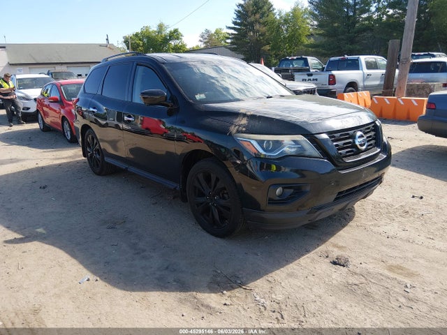 Salvage Nissan Pathfinder Image