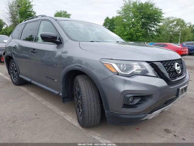 Salvage Nissan Pathfinder Image