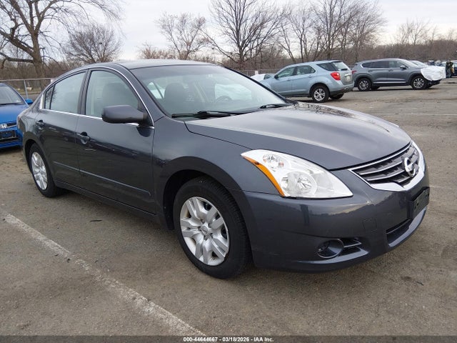 Salvage Nissan Altima Image