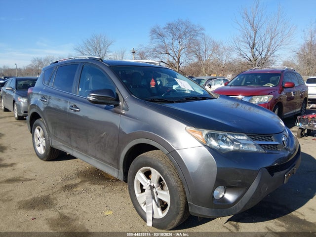 Salvage Toyota RAV4 Image