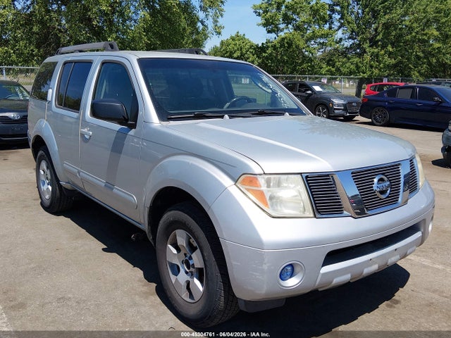 Salvage Nissan Pathfinder Image
