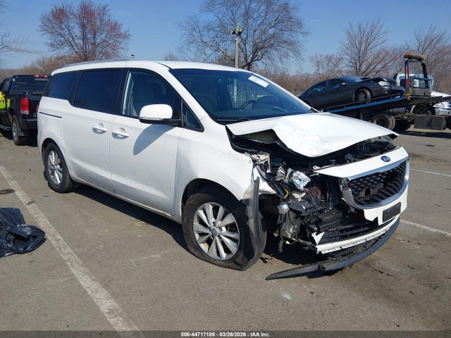 Salvage Kia Sedona Image