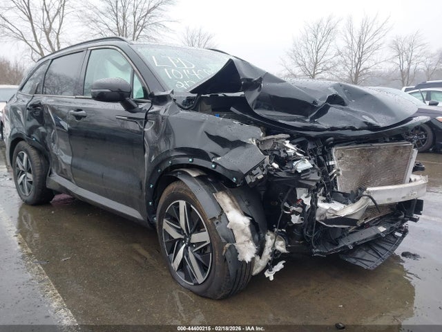 Salvage Kia Sorento Image