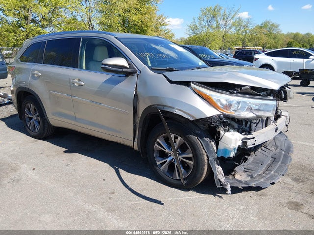 Salvage Toyota Highlander Image