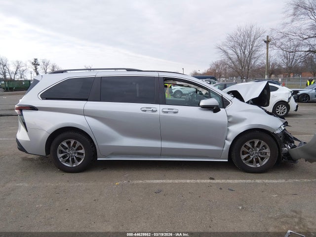 Toyota Sienna Le